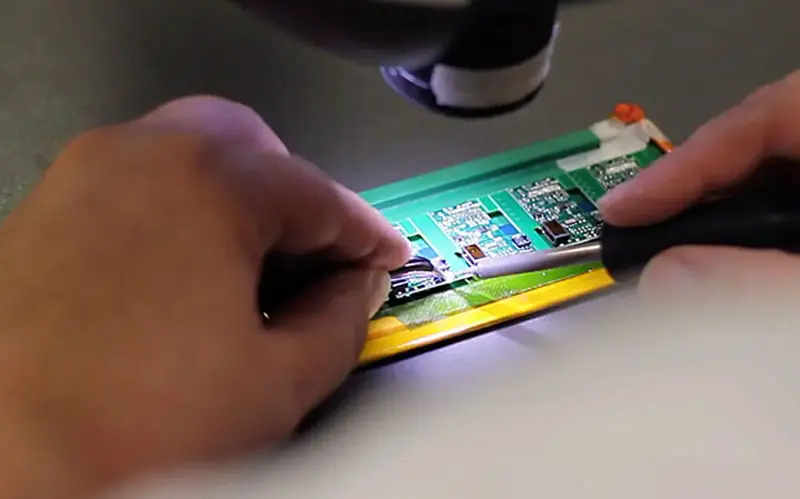 an employee hand assembles a pcb at electronic manufacturer Levison enterprises
